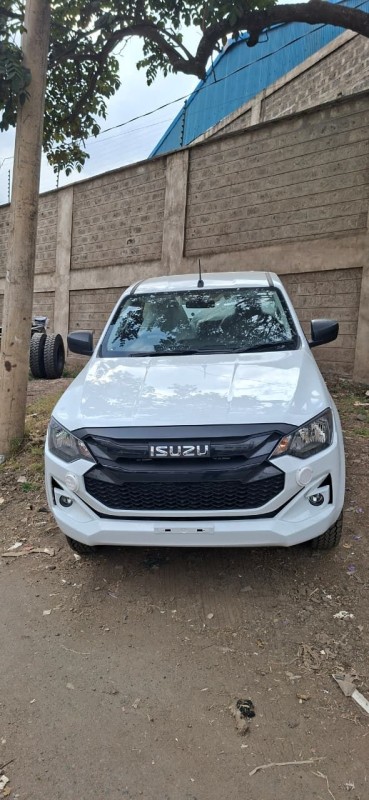 Isuzu Single cab TFR 87